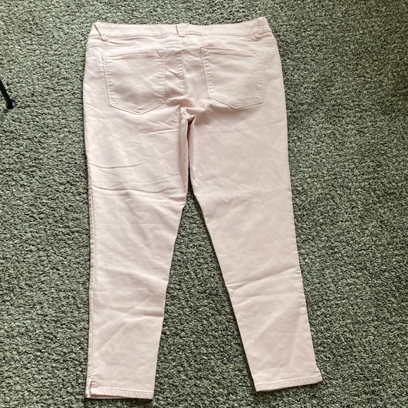 Pink capris - Picture 3 of 5